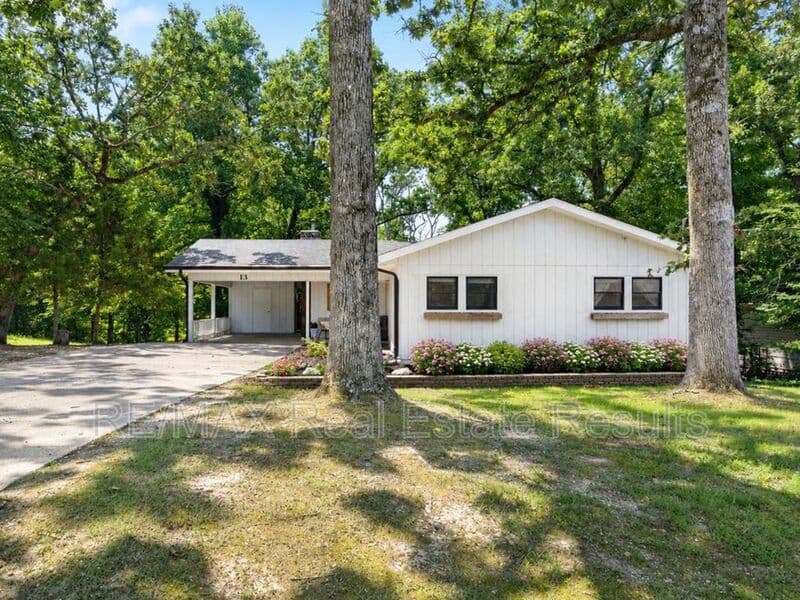 Bella Vista House: 13 Cumbrian Dr