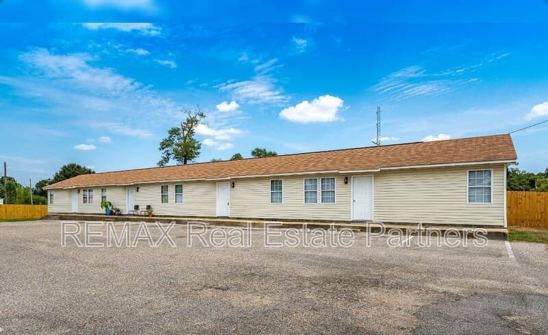 Hattiesburg House: 900 Cypress Ave