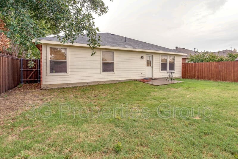 Little Elm House: 1561 Knottingham Drive