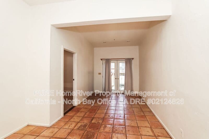 Sonoma House: 201 Meadowlark Ln