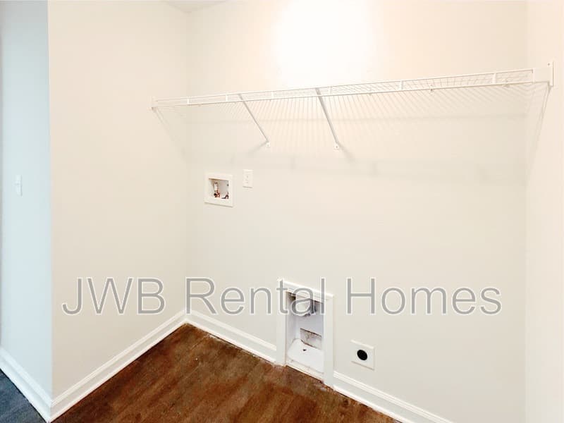 Jacksonville House: 6704 Elwood Ave