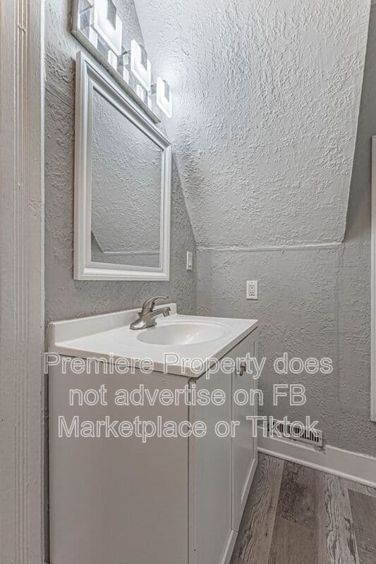 Independence Condo: 424 S Hocker Ave