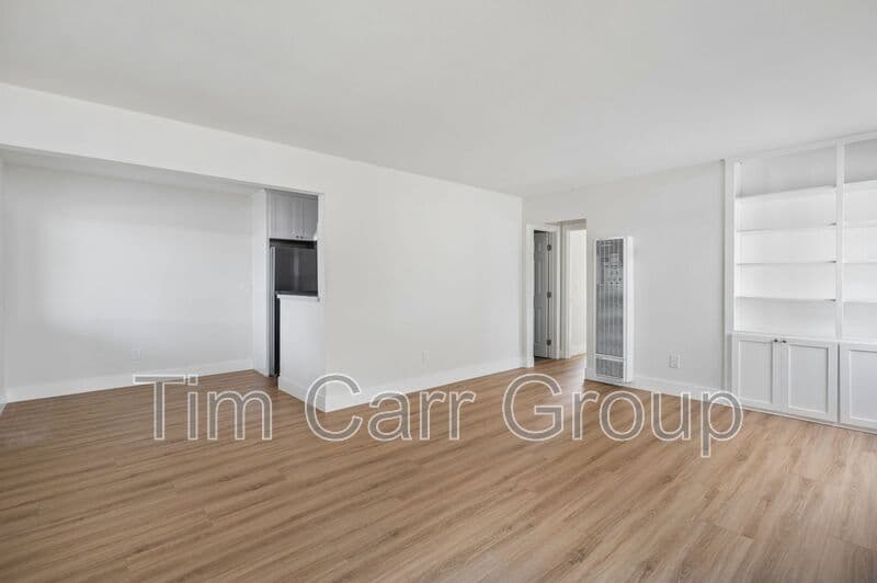Costa Mesa Condo: 121 E Bay St
