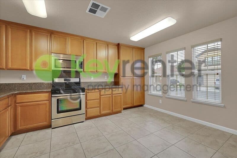 Roseville House: 1682 Loon Lake Street
