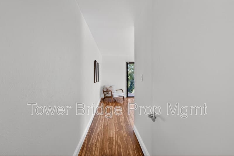 Fair Oaks House: 3937 Orangewood Dr