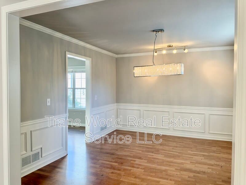 Duluth House: 3354 Roundfield Circle