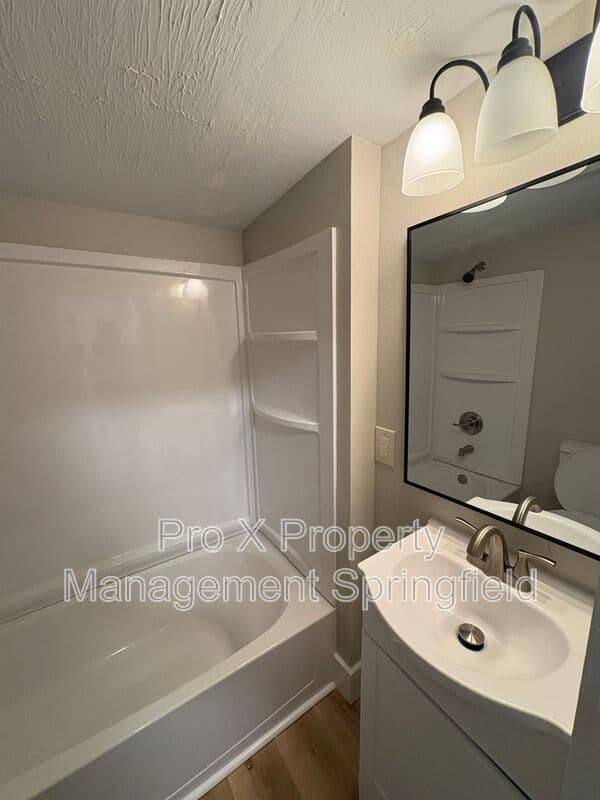 Springfield House: 2260 North Main