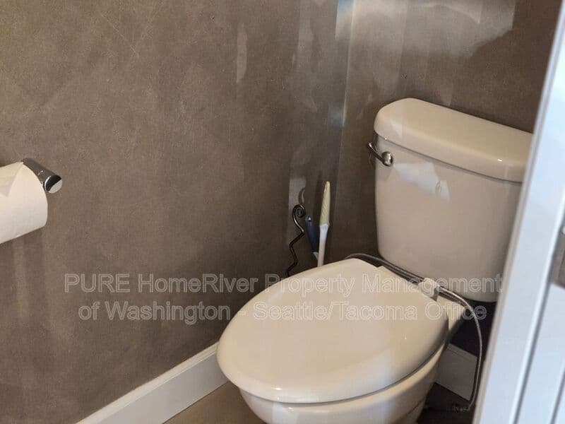 Auburn House: 5316 S 282nd Way