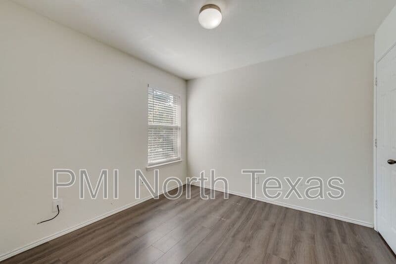 Fort Worth House: 8809 Valley River Drive