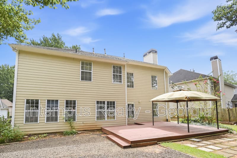 Kennesaw House: 3963 Lullwater Main NW