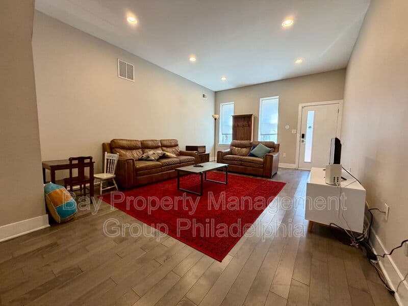 Philadelphia House: 2007 E York St