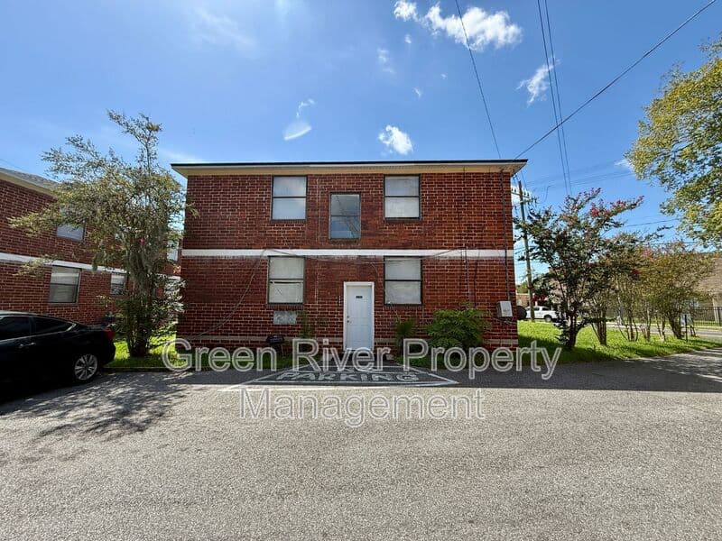 Jacksonville House: 2989 Downing Street