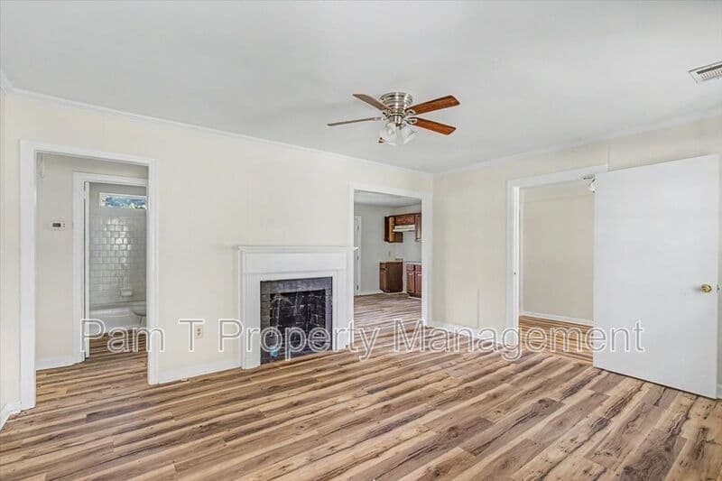 Savannah House: 1936 New Mexico St
