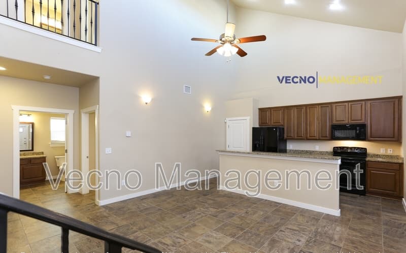 Pleasanton House: 215 Circle Court