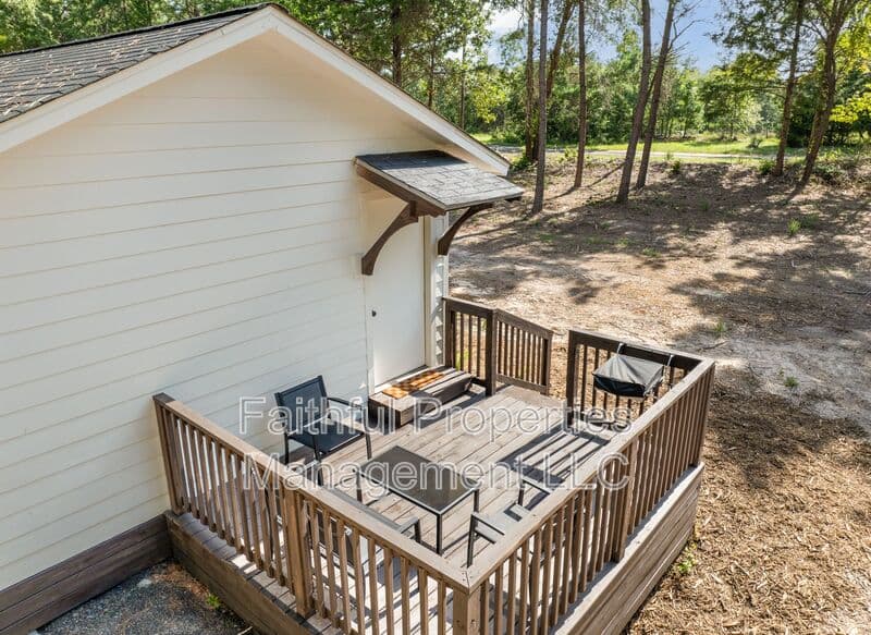 Tyler House: 13584 Farm to Market Road 14