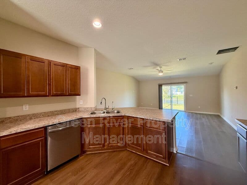 Jacksonville House: 4474 Civic Way