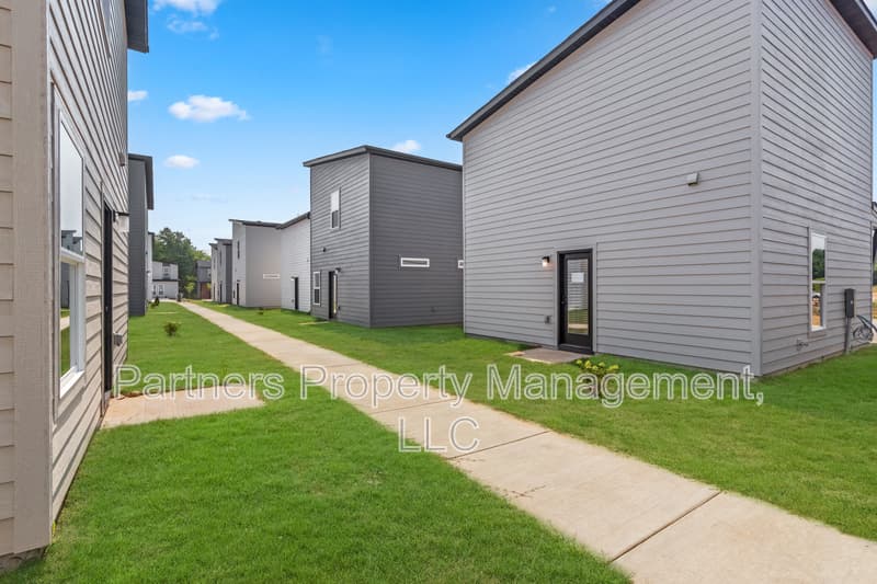 Centerton House: 881 Ventnor Avenue