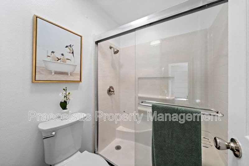 San Diego House: 6780 Friars Rd