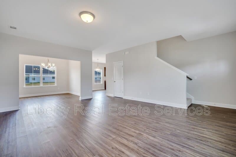 Hinesville House: 88 Fridley Ln