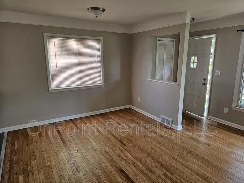 Redford Charter Township House: 26926 Dover