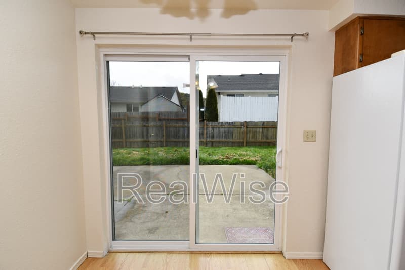 Roseburg House: 187 Georginna Dr