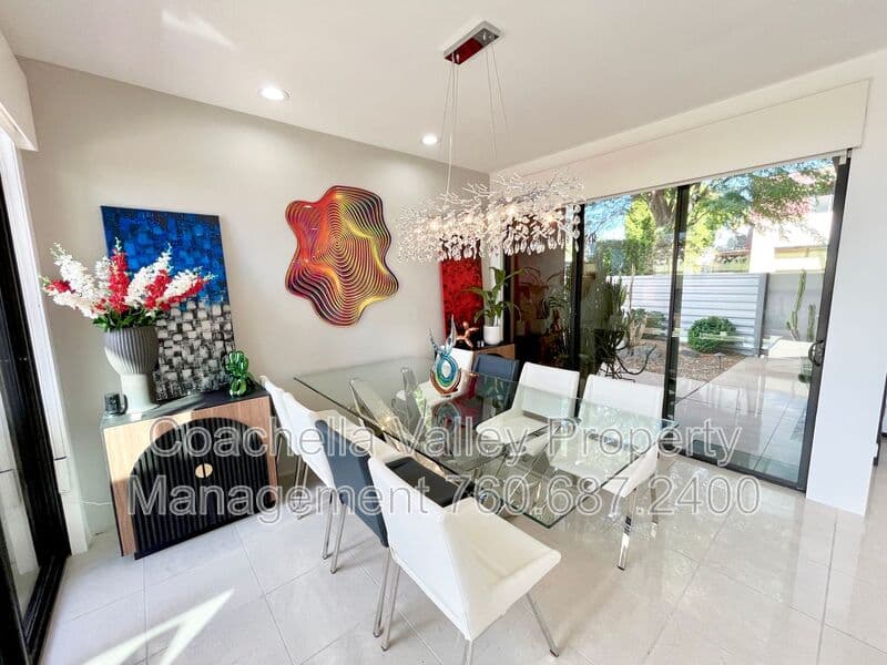 Palm Springs House: 353 Cheryl Dr