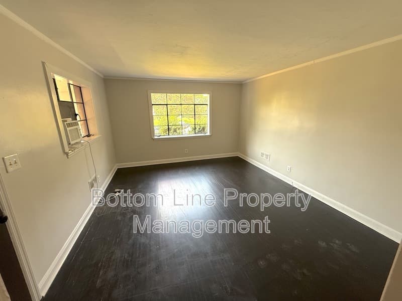 Charlotte Condo: 1945 Woodcrest Ave