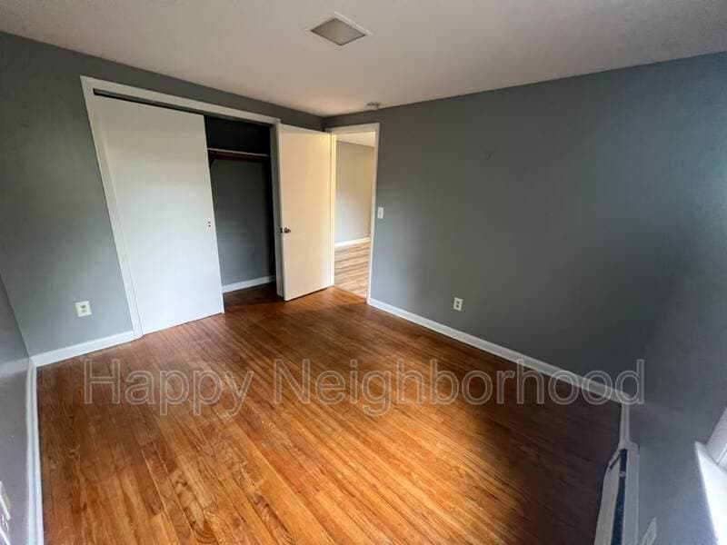 Meriden House: 16 Atkins StreetUnit 4