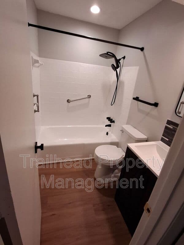 Mission House: 5801 Woodson St