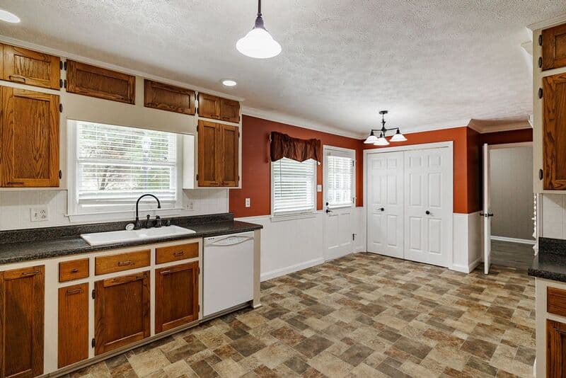 Watkinsville House: 1110 Maple Cir