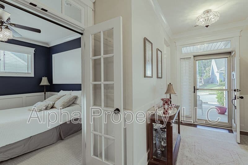 Greenville House: 14 Burl Ct
