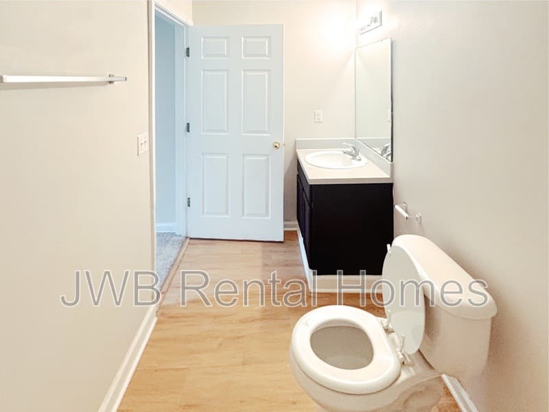 Jacksonville House: 2139 Sessions Ln