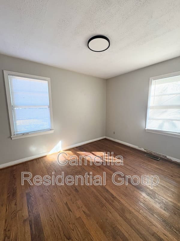Center Point House: 1373 5th Place Northwest