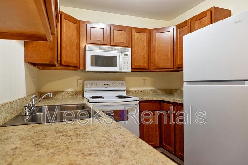 Ansted Condo: 19532 Midland Trail
