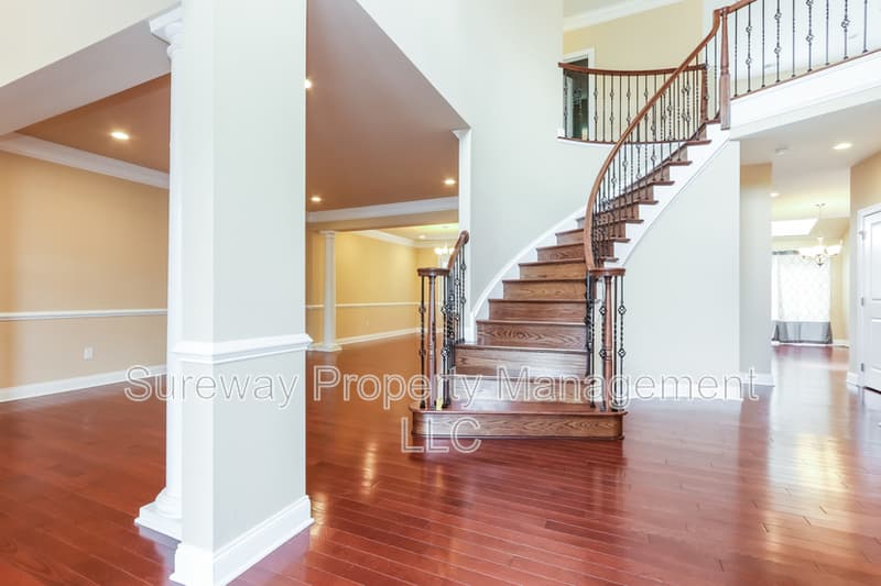 Monroe Township House: 17 Greylynne Drive