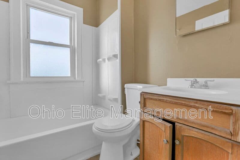 Columbus House: 2545 Sullivant Ave