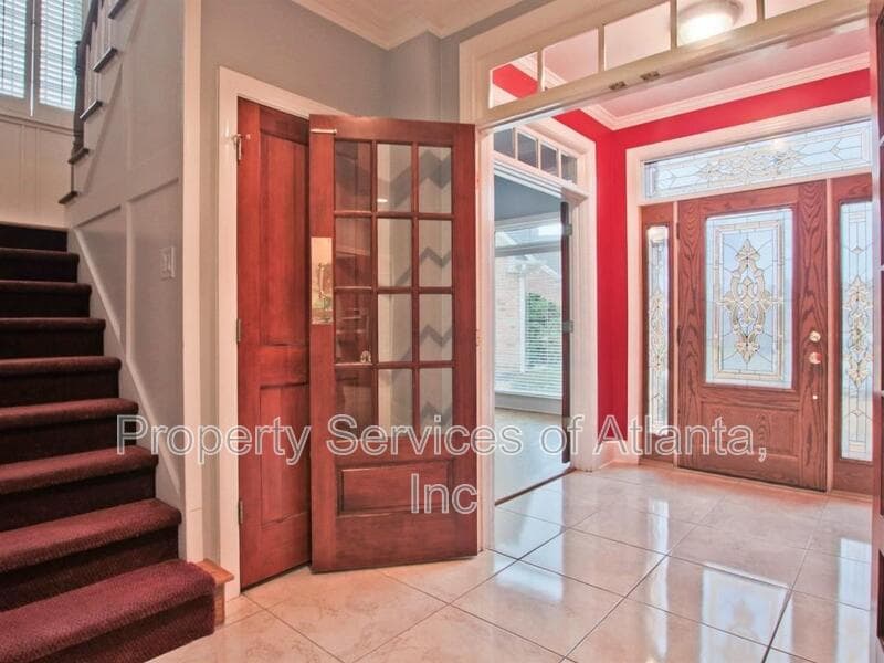 Smyrna House: 3296 Millwood Trl SE