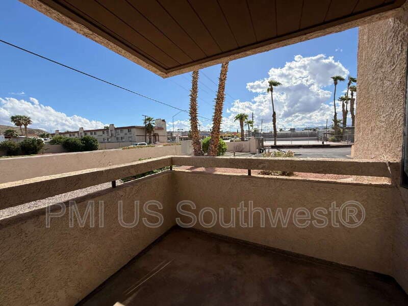 Bullhead City Condo: 1611 Highway 95