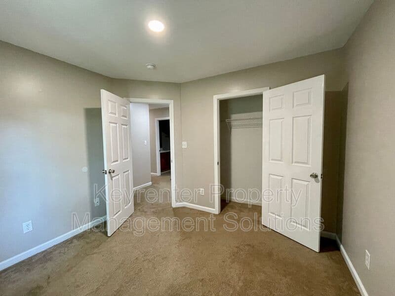 Staunton House: 1008 Jackson St