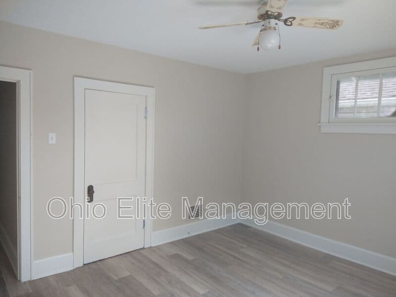 Columbus House: 206 N Harris Ave