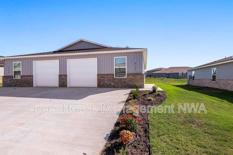 Unit B
Siloam Springs House: 412 W Cloud Dr