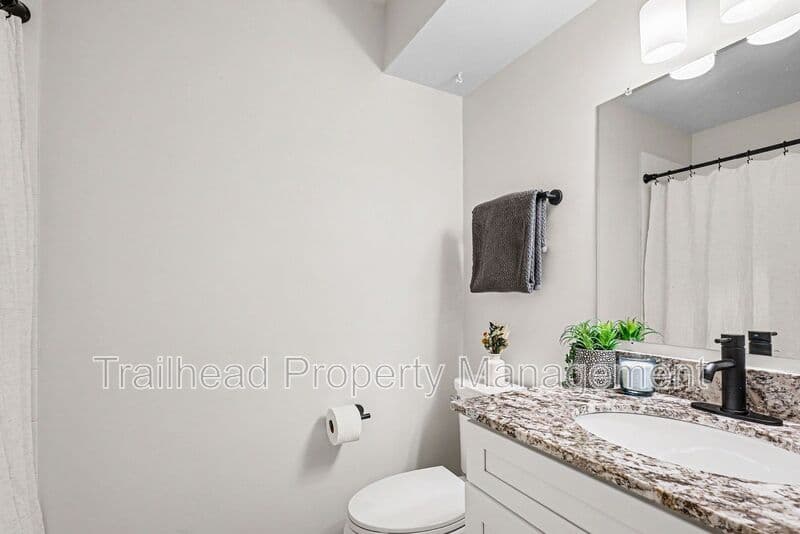 Overland Park House: 8455 Robinson Street