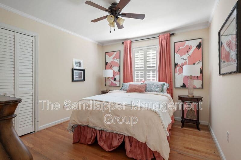 Charleston House: 1652 Boone Hall Drive