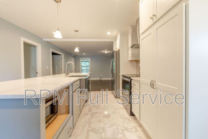 Nashville House: 1021 College Avenue