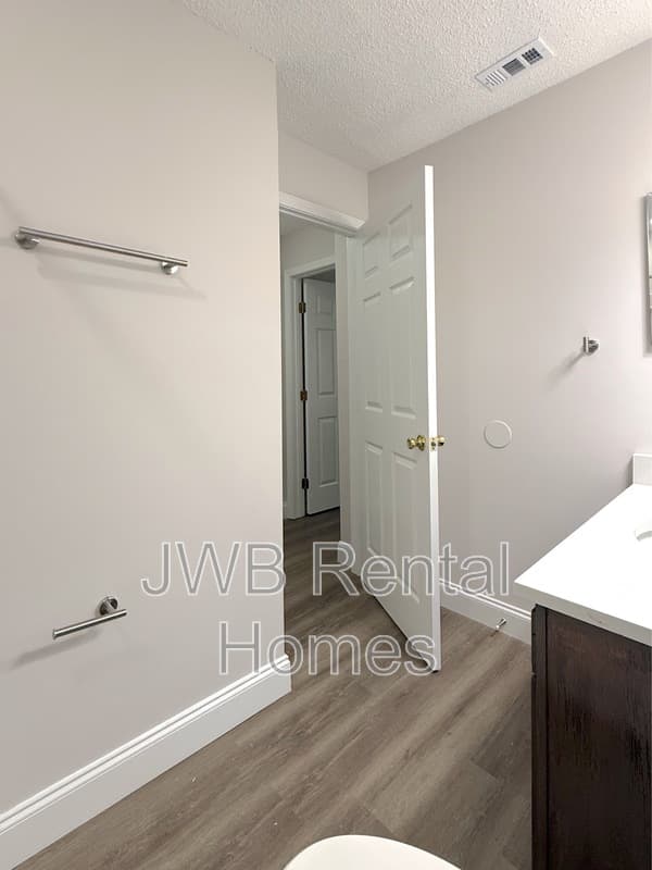 Saint Johns House: 557 Grand Parke Dr