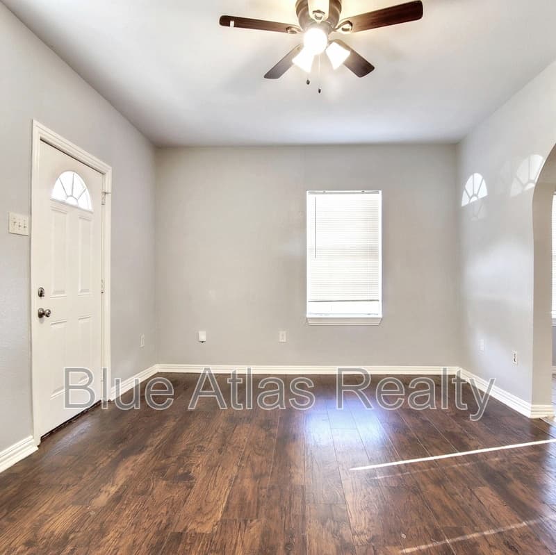 Fort Worth House: 2937 South Adams Street - 1