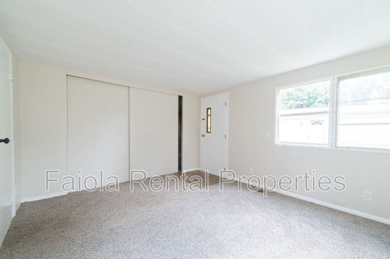 Franklinville House: 36 Hale Avenue