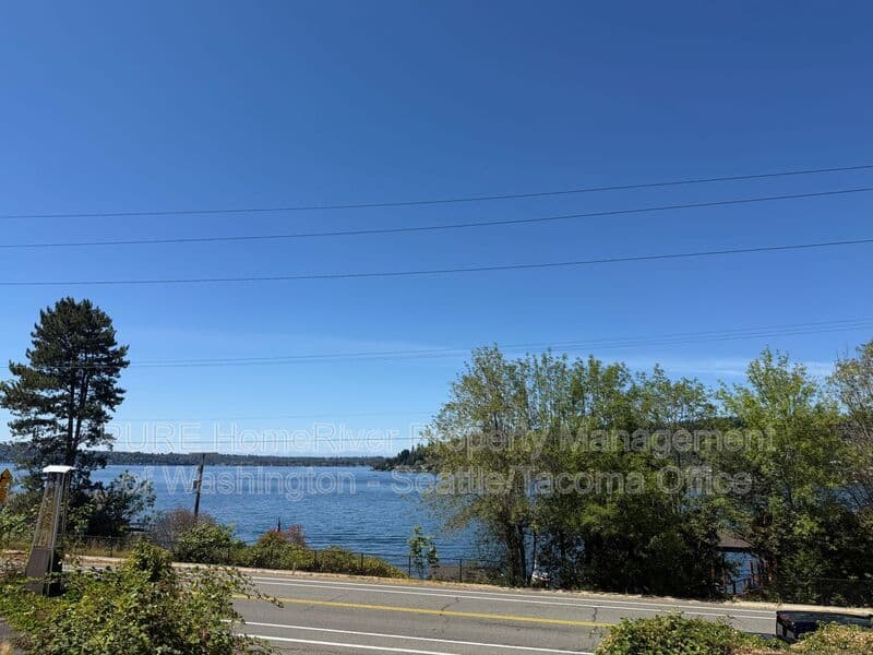 Renton Condo: 3306 Lake Washington Blvd N