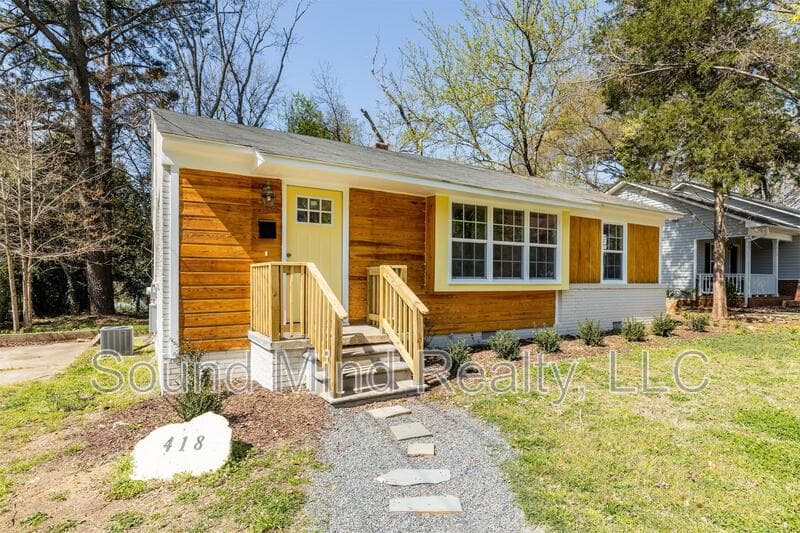 Raleigh House: 418 Lamont Street