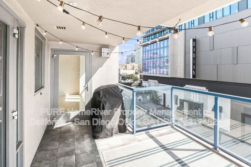 San Diego House: 875 G St